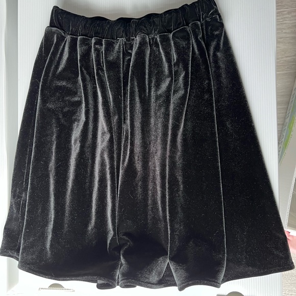 American Apparel Black Velvet Skirt - Picture 2 of 4